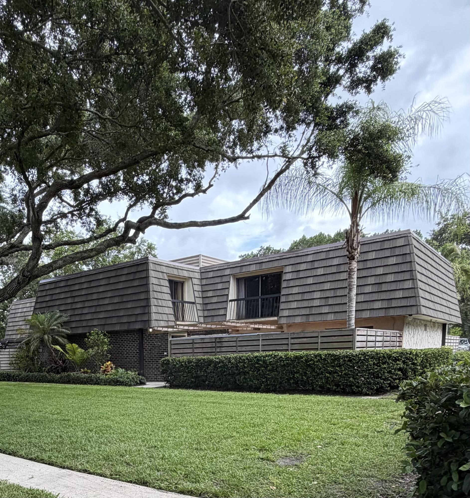 Palm Beach Gardens photo 1