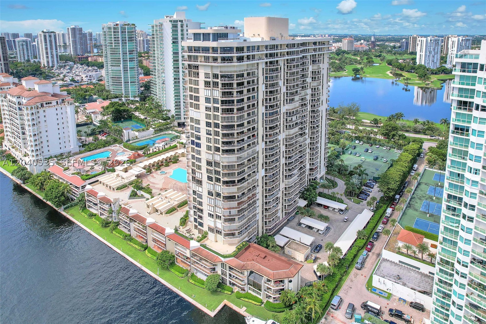 Aventura photo 2
