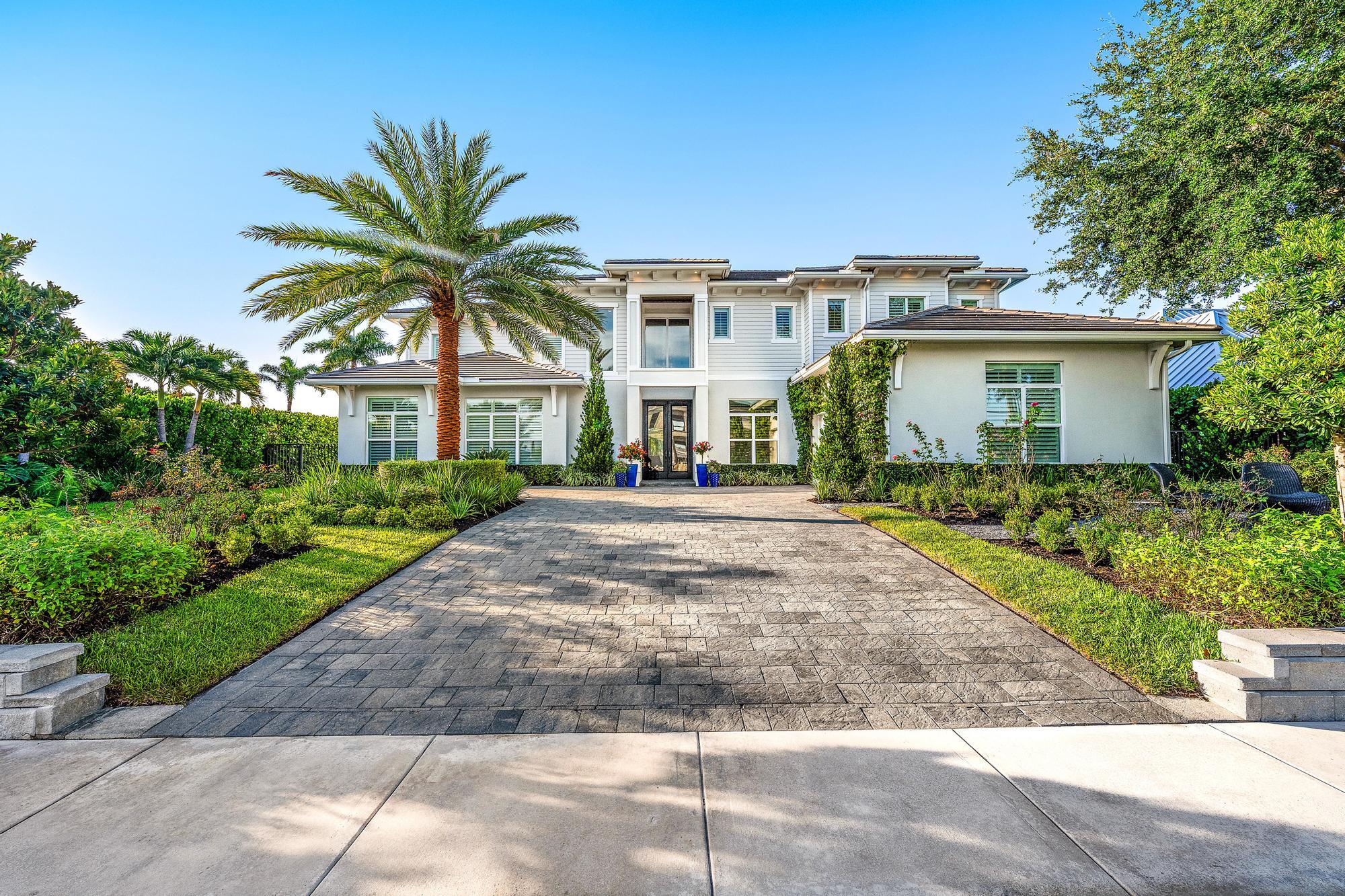 Palm Beach Gardens photo 1