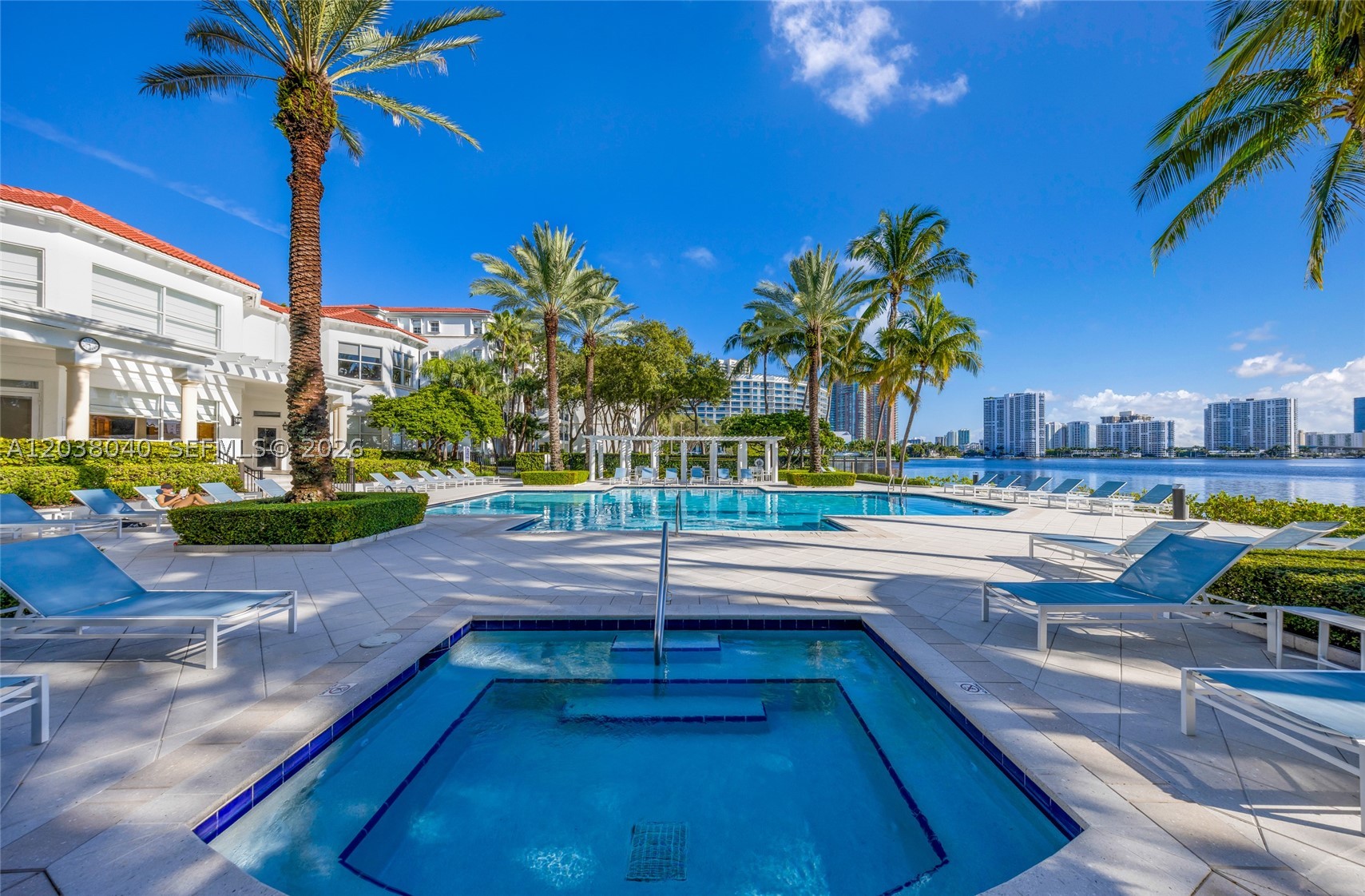 Aventura photo 1