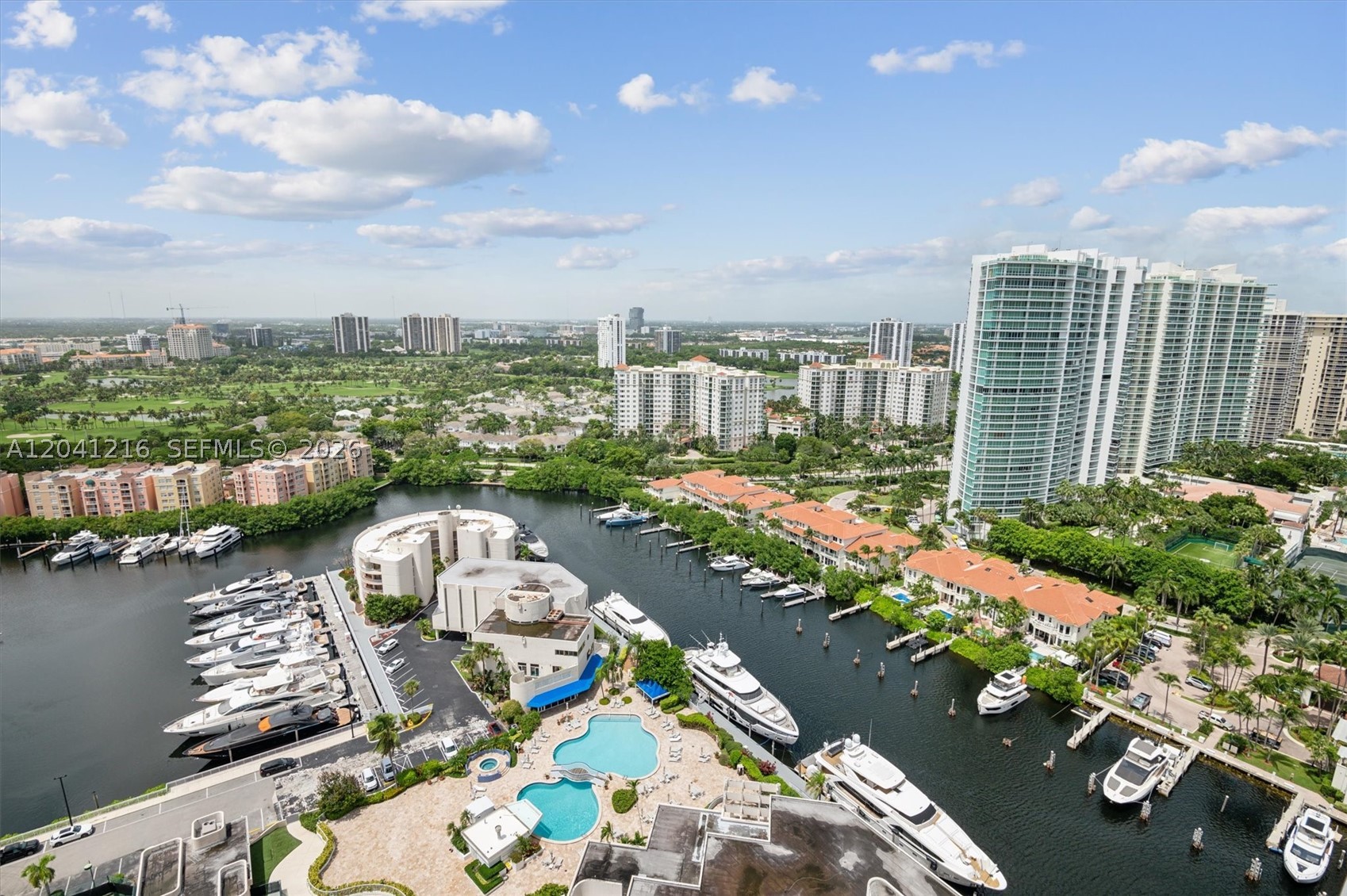 Aventura photo 3