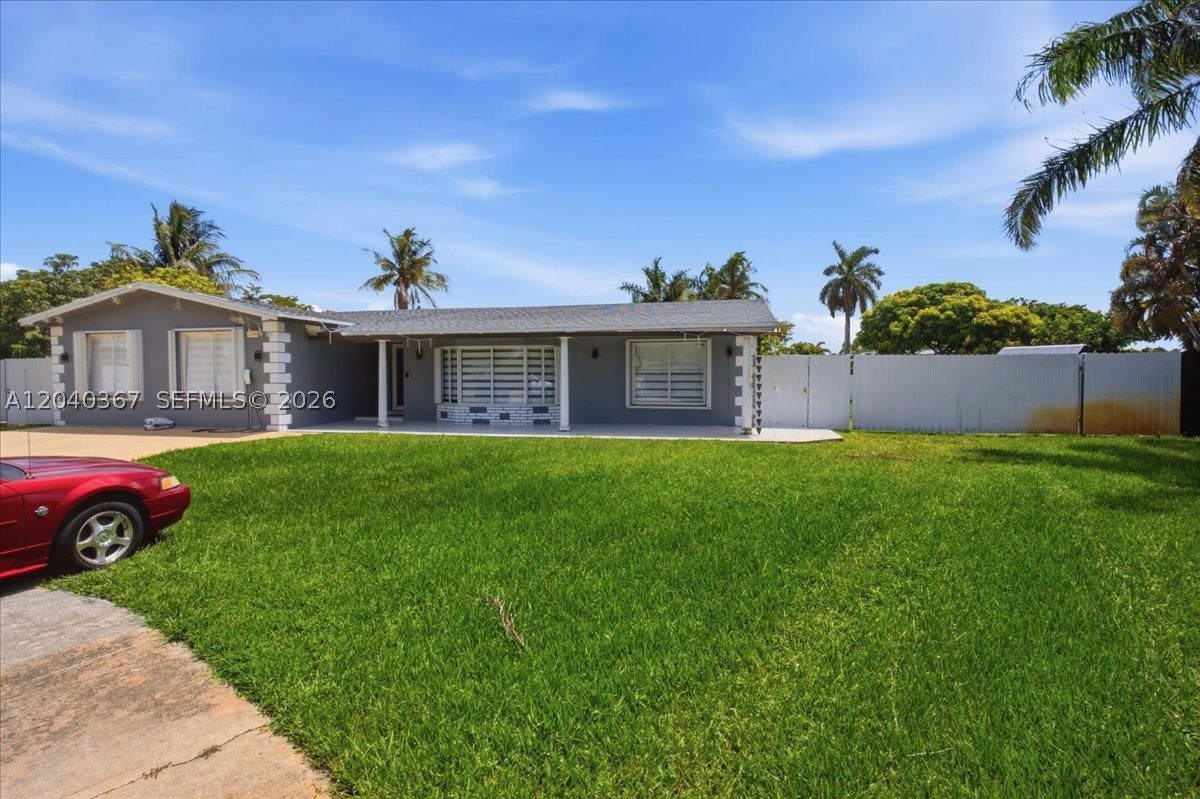 Pembroke Pines photo 1