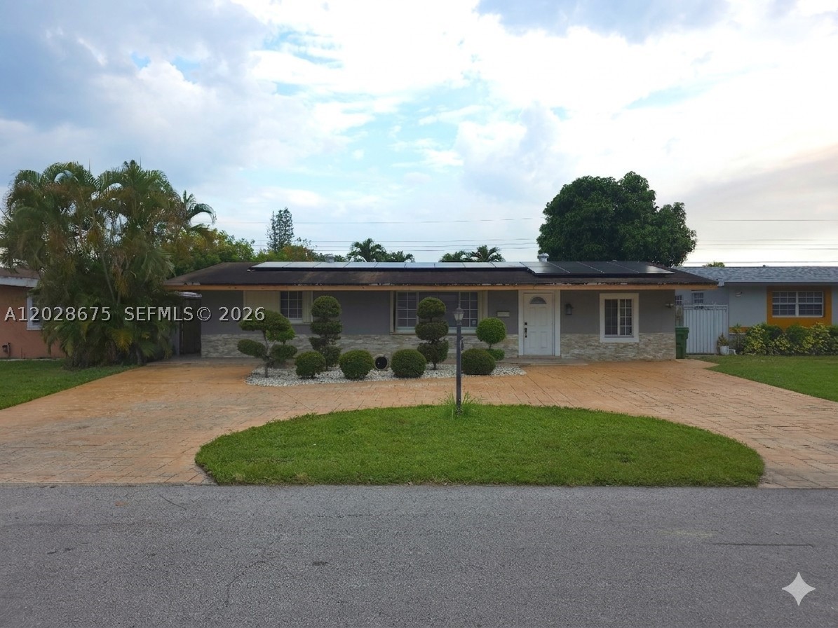 Pembroke Pines photo 1