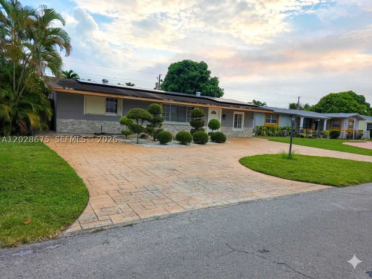 Pembroke Pines photo 2