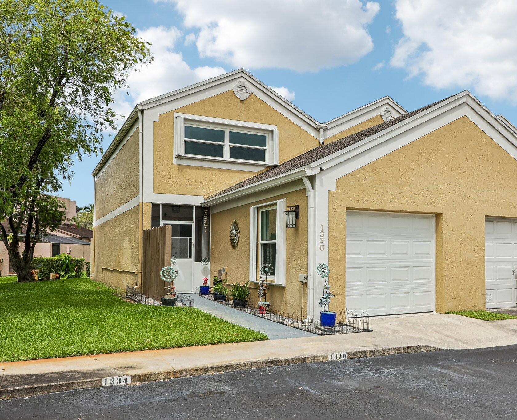 Pembroke Pines photo 1