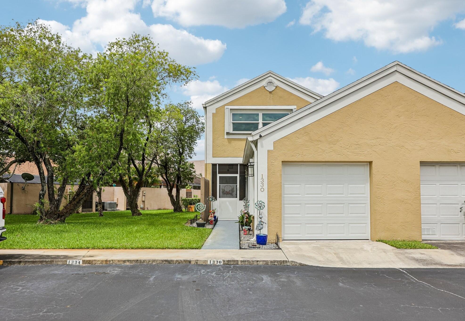 Pembroke Pines photo 2