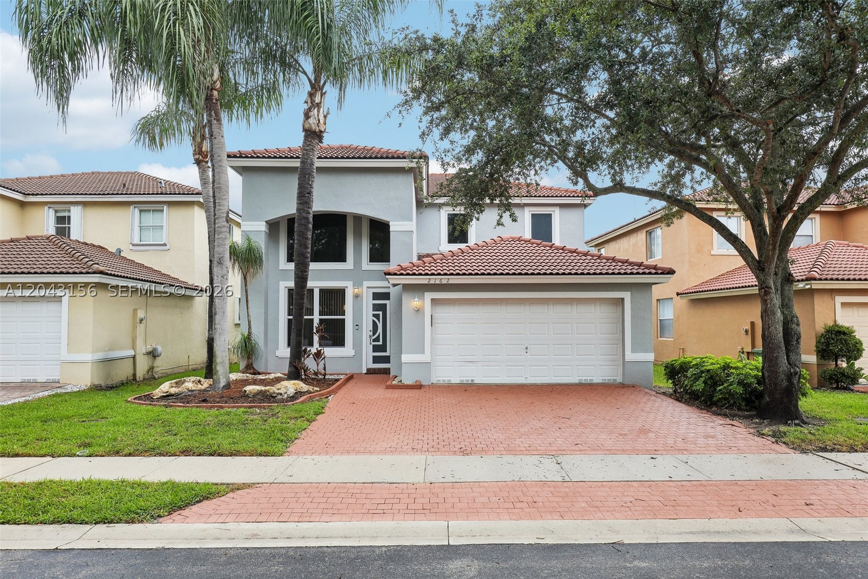 Pembroke Pines photo 1