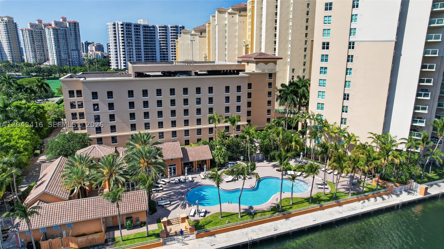 Aventura photo 3