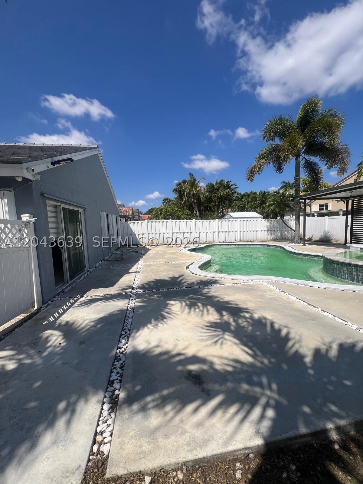 Pembroke Pines photo 2