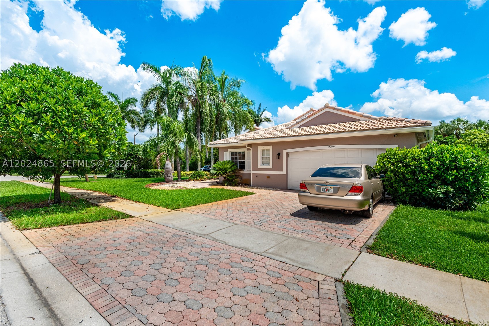 Pembroke Pines photo 1