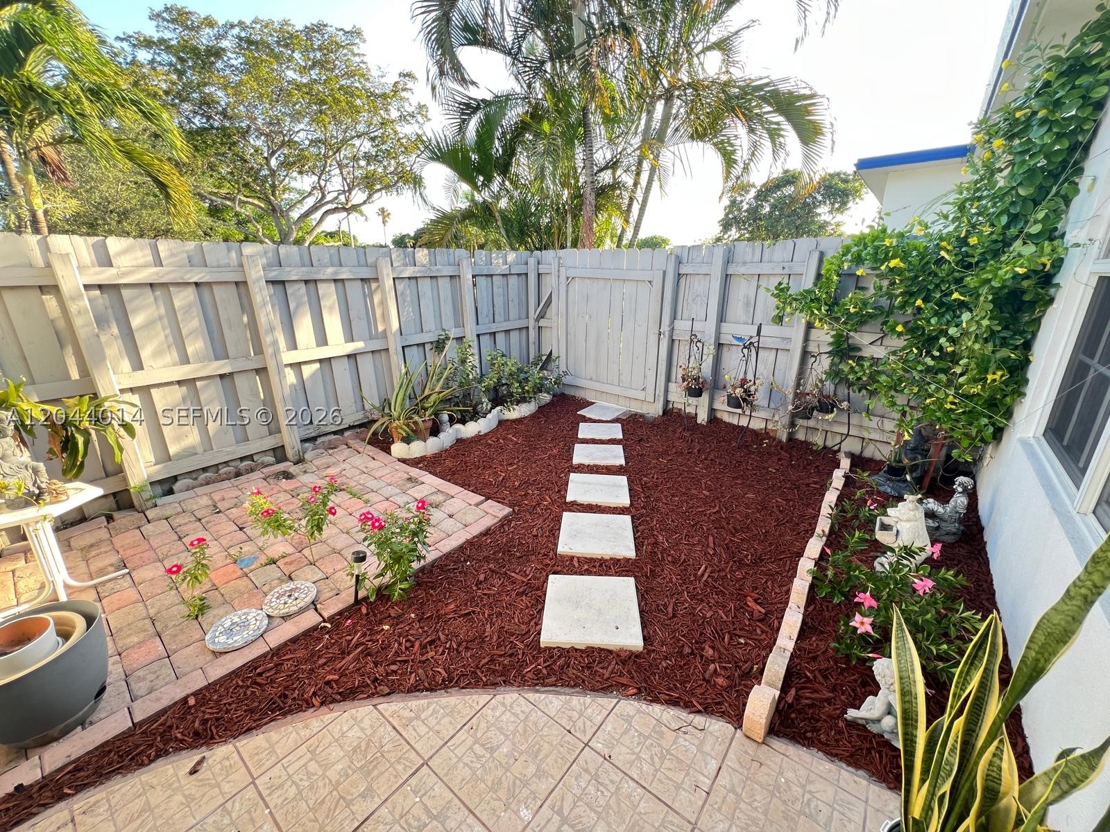 Miramar photo 4