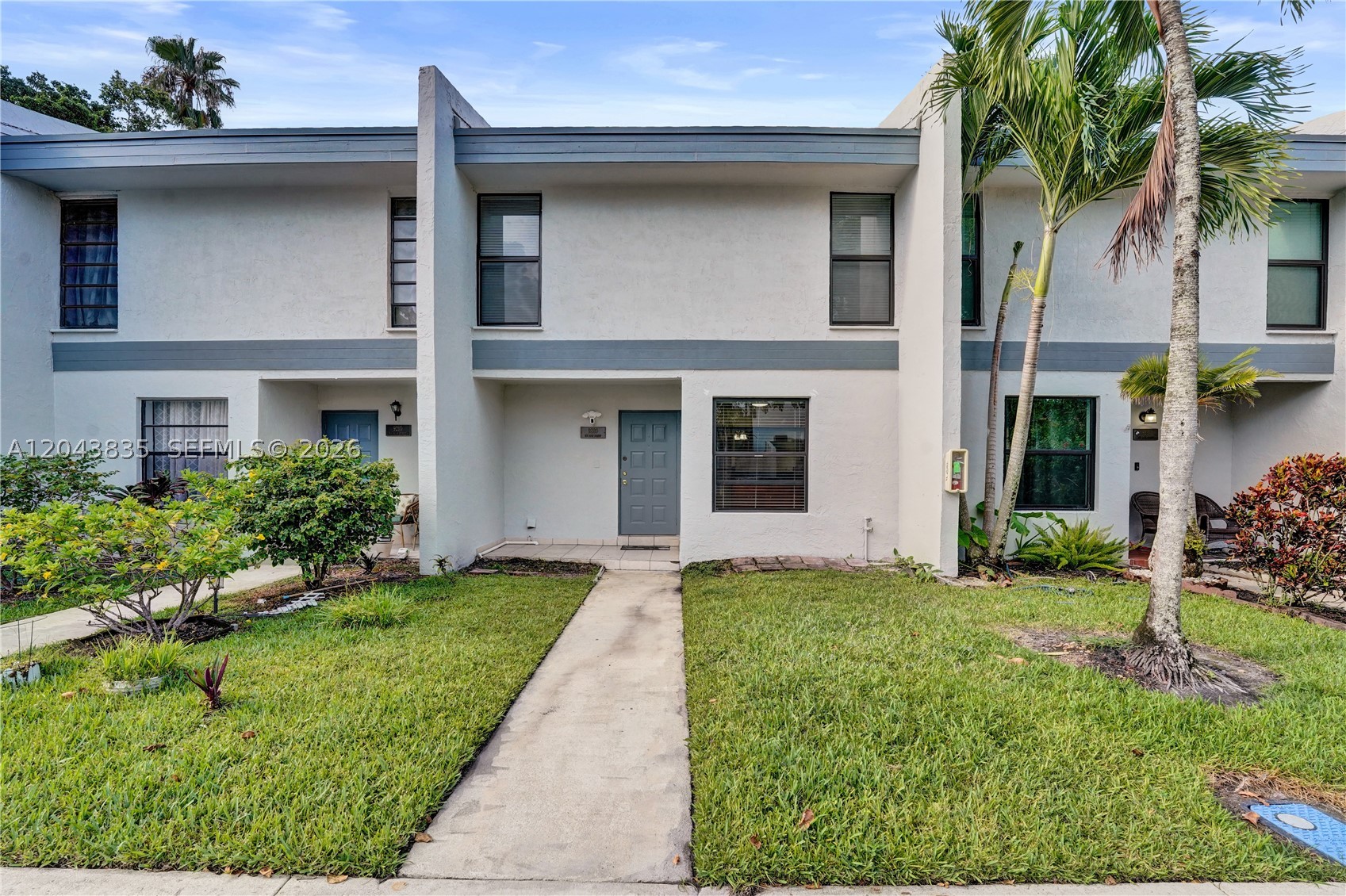 Pembroke Pines photo 1