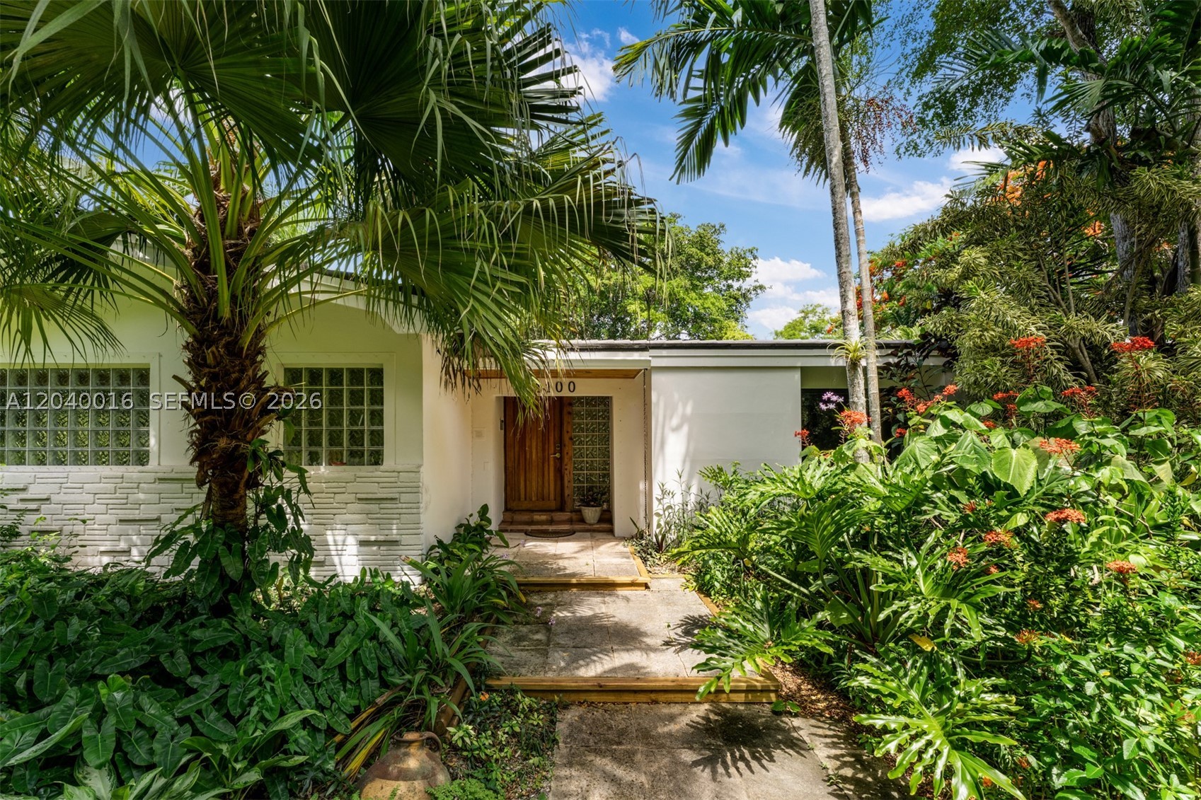 Pinecrest photo 1