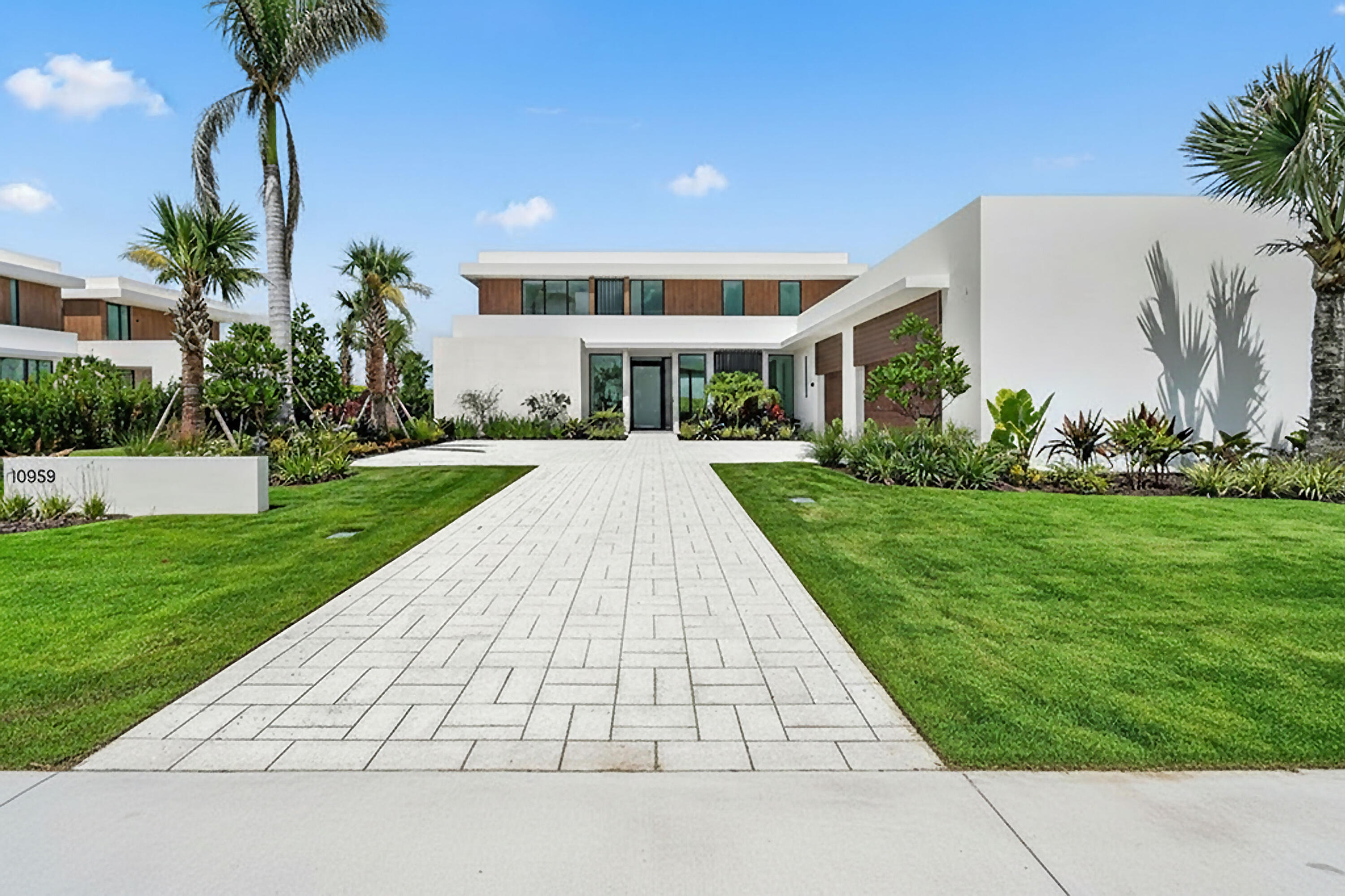 Palm Beach Gardens photo 1