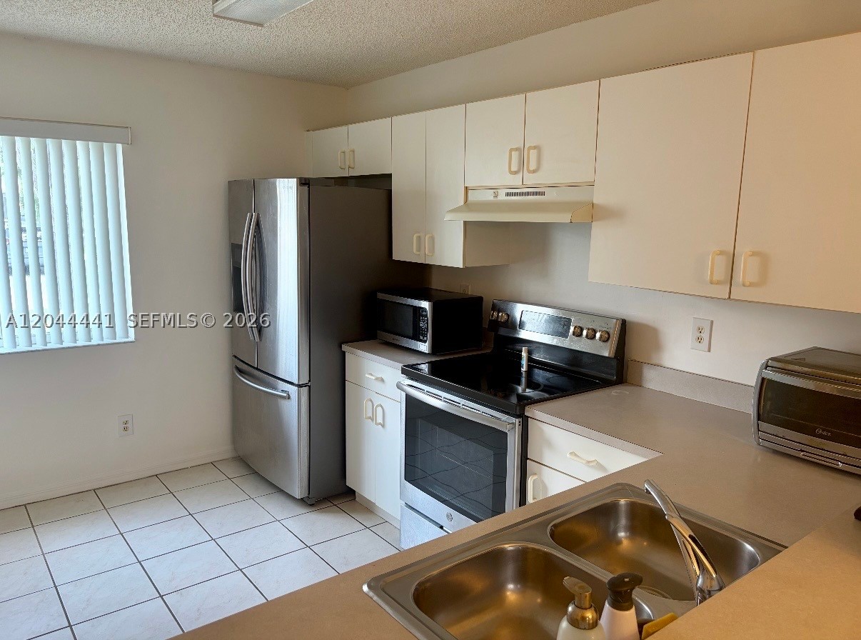 Pembroke Pines photo 2