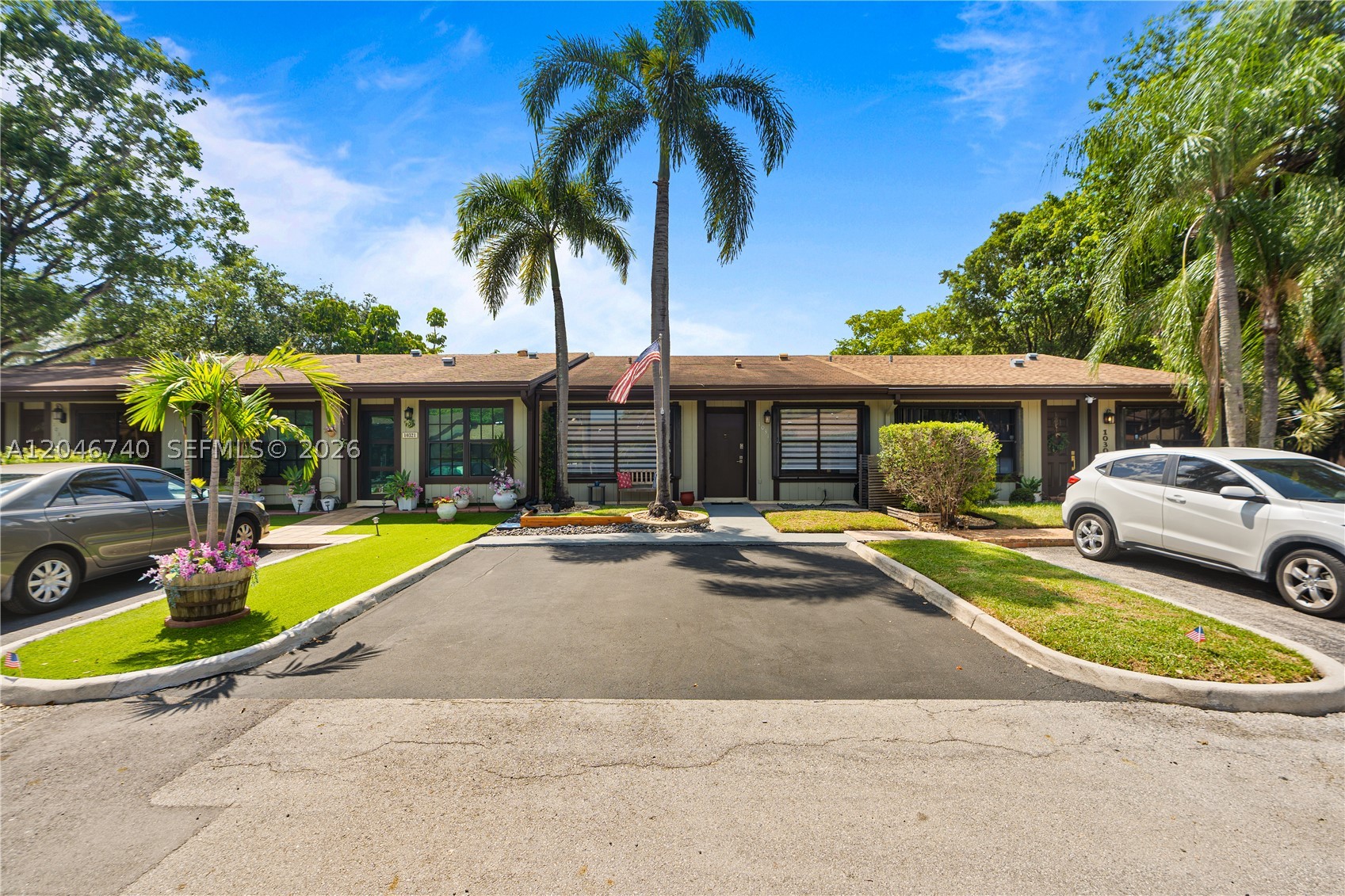 Pembroke Pines photo 1