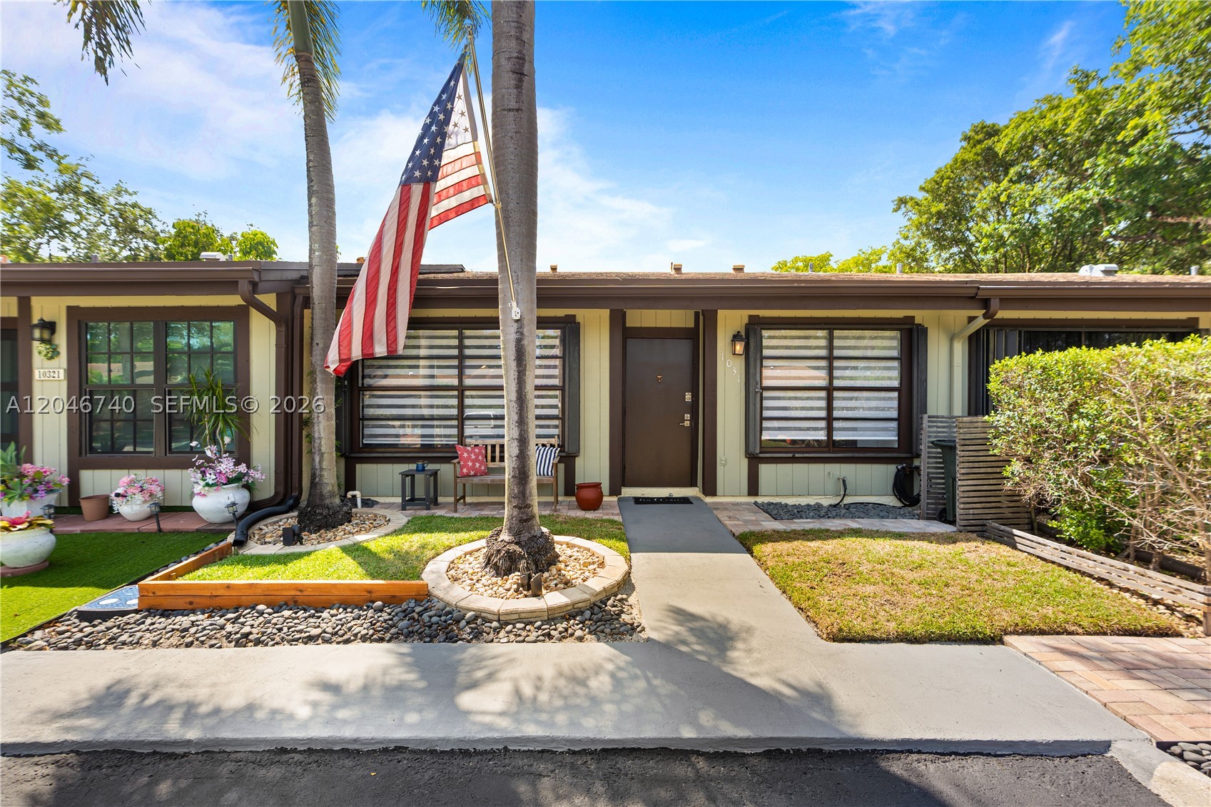 Pembroke Pines photo 2