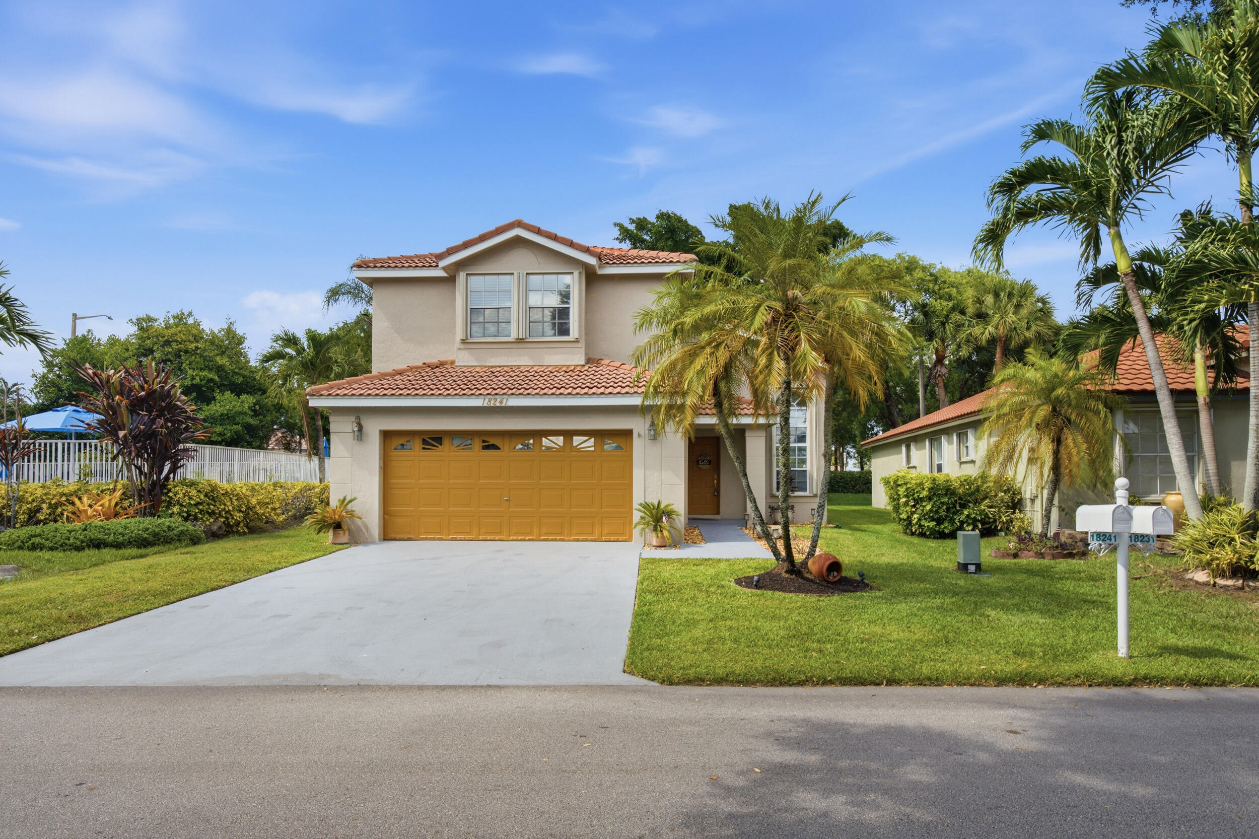 Pembroke Pines photo 1