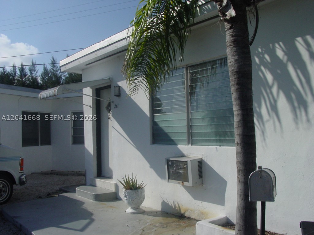 North Miami Beach photo 2