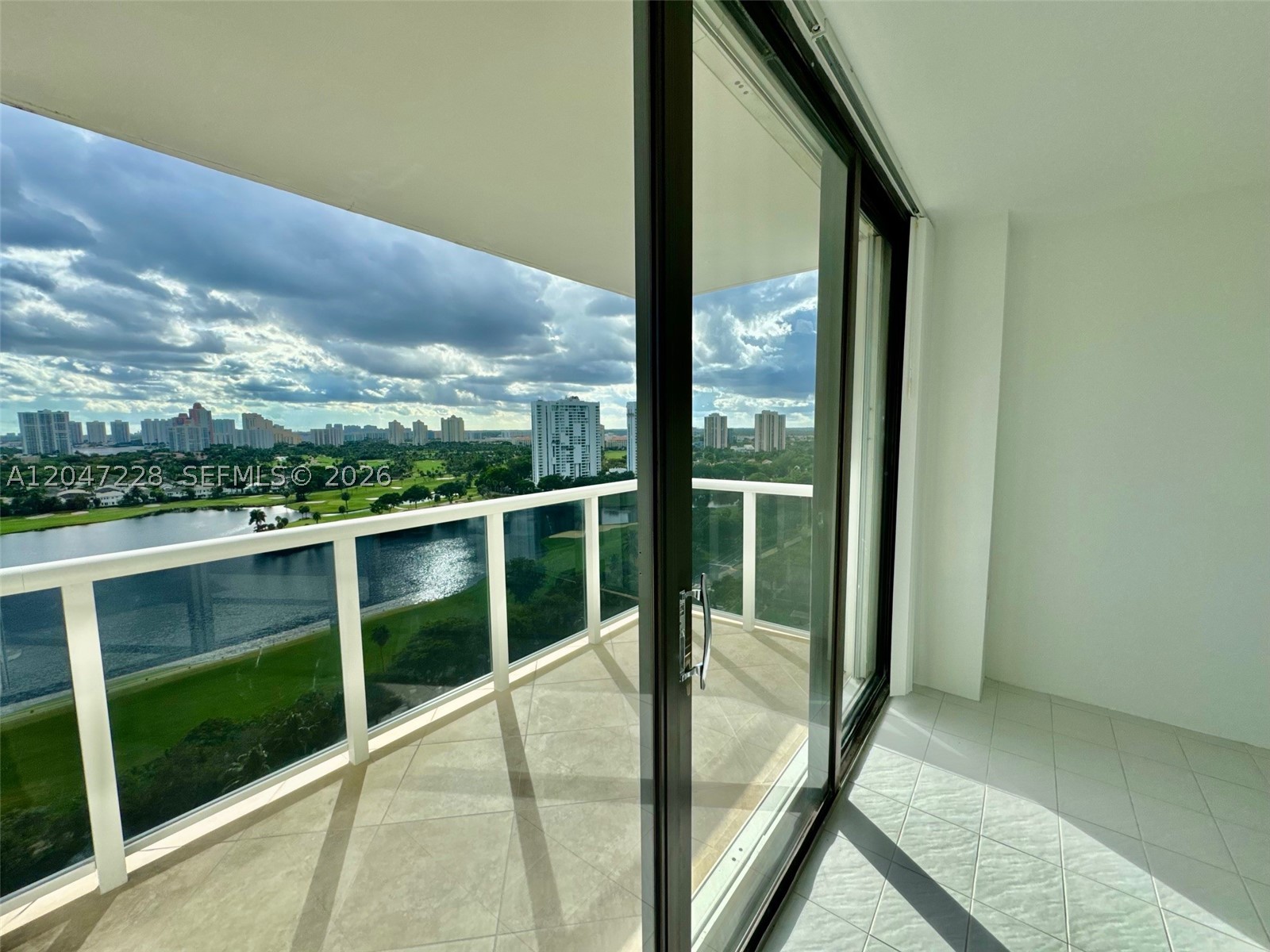 Aventura photo 2