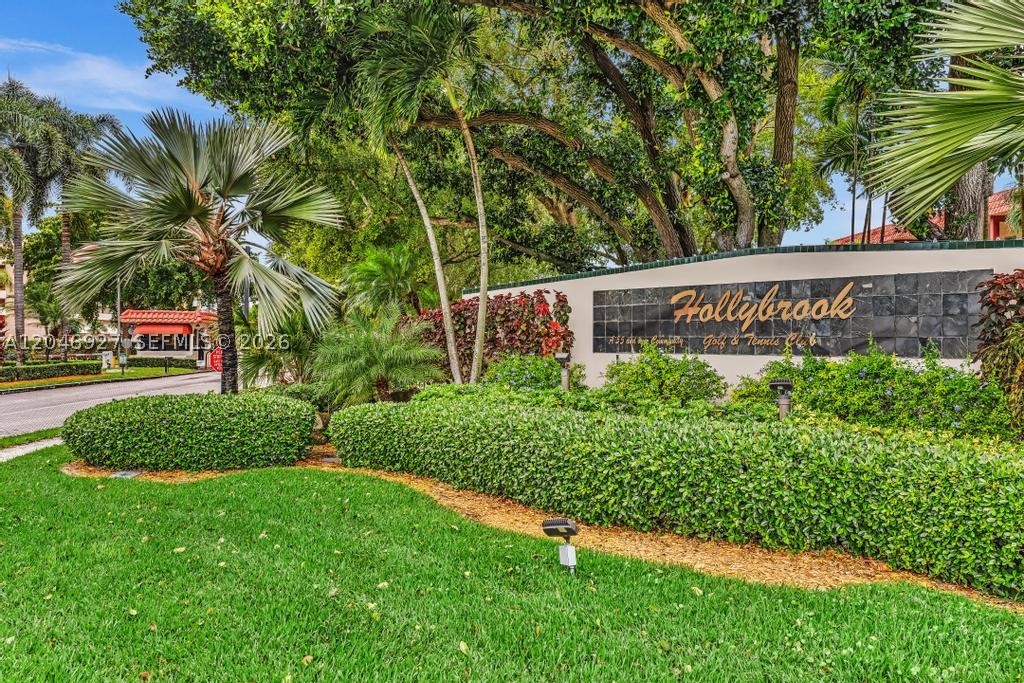 Pembroke Pines photo 1