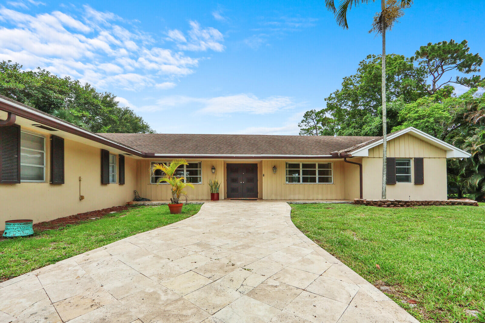Palm Beach Gardens photo 1