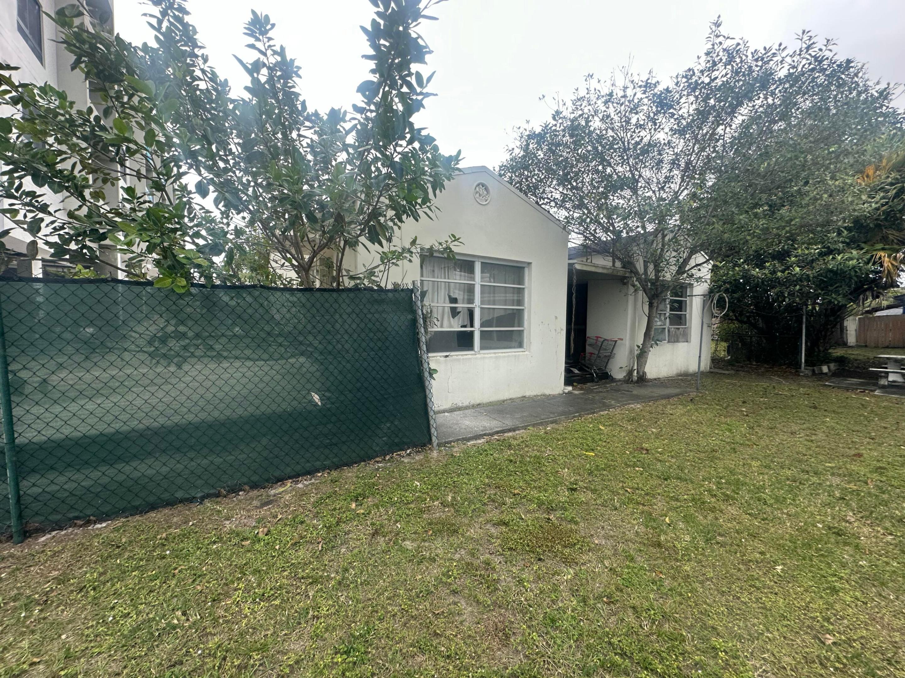 Hallandale Beach photo 2