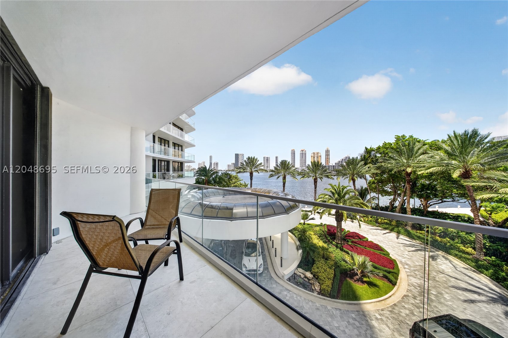 Aventura photo 2