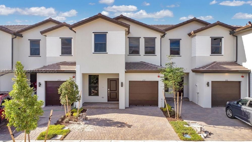 Pembroke Pines photo 1