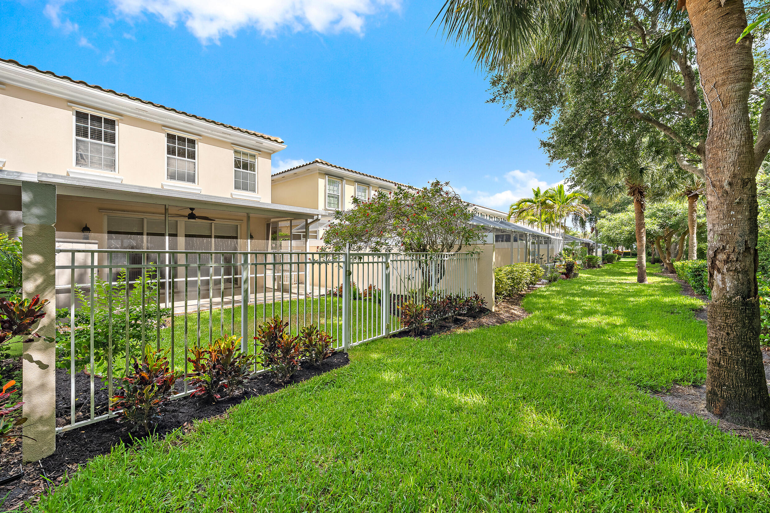 Palm Beach Gardens photo 1