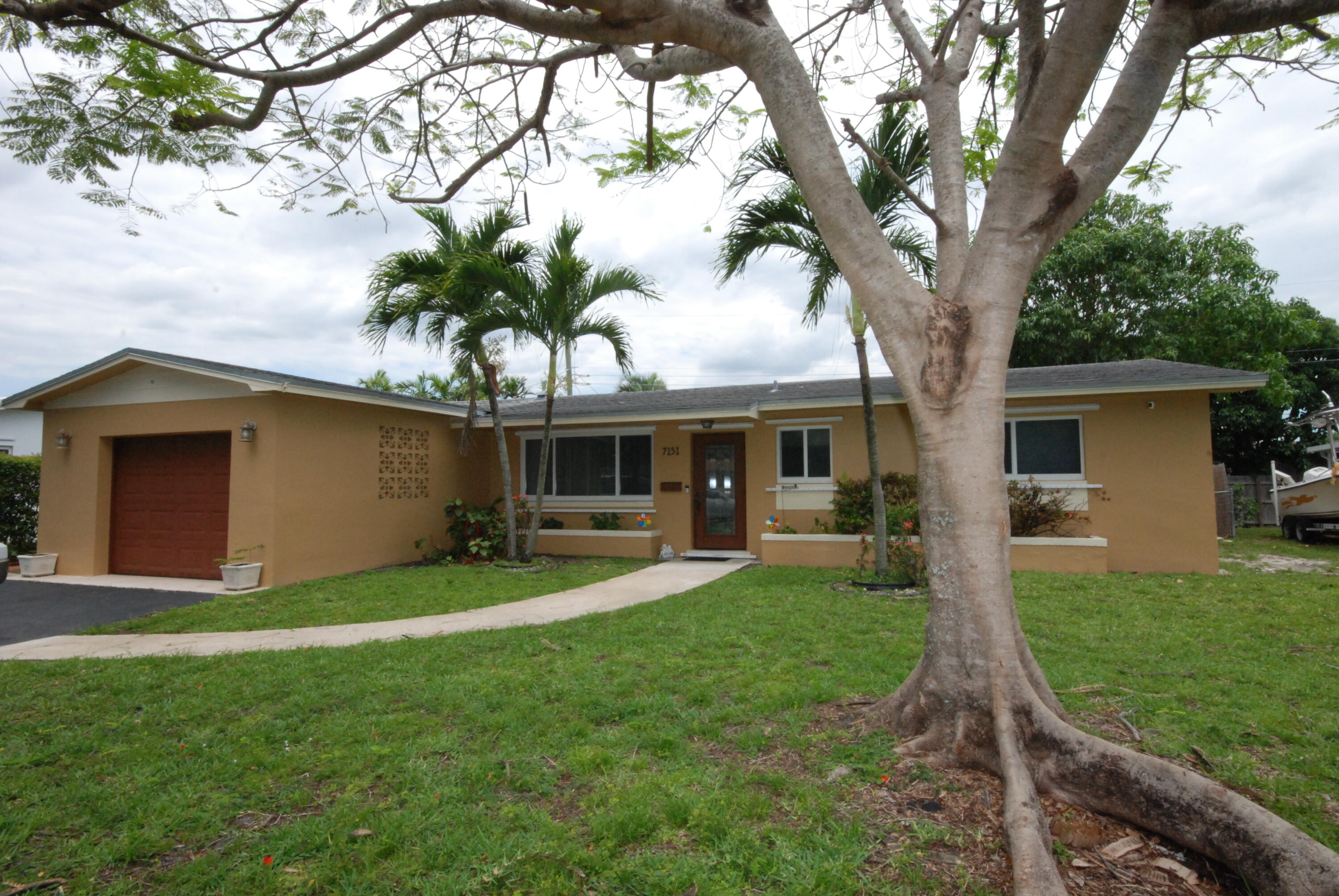 Pembroke Pines photo 3