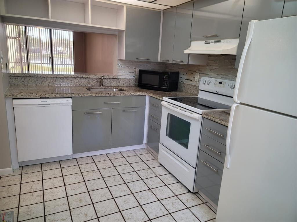 Pembroke Pines photo 3