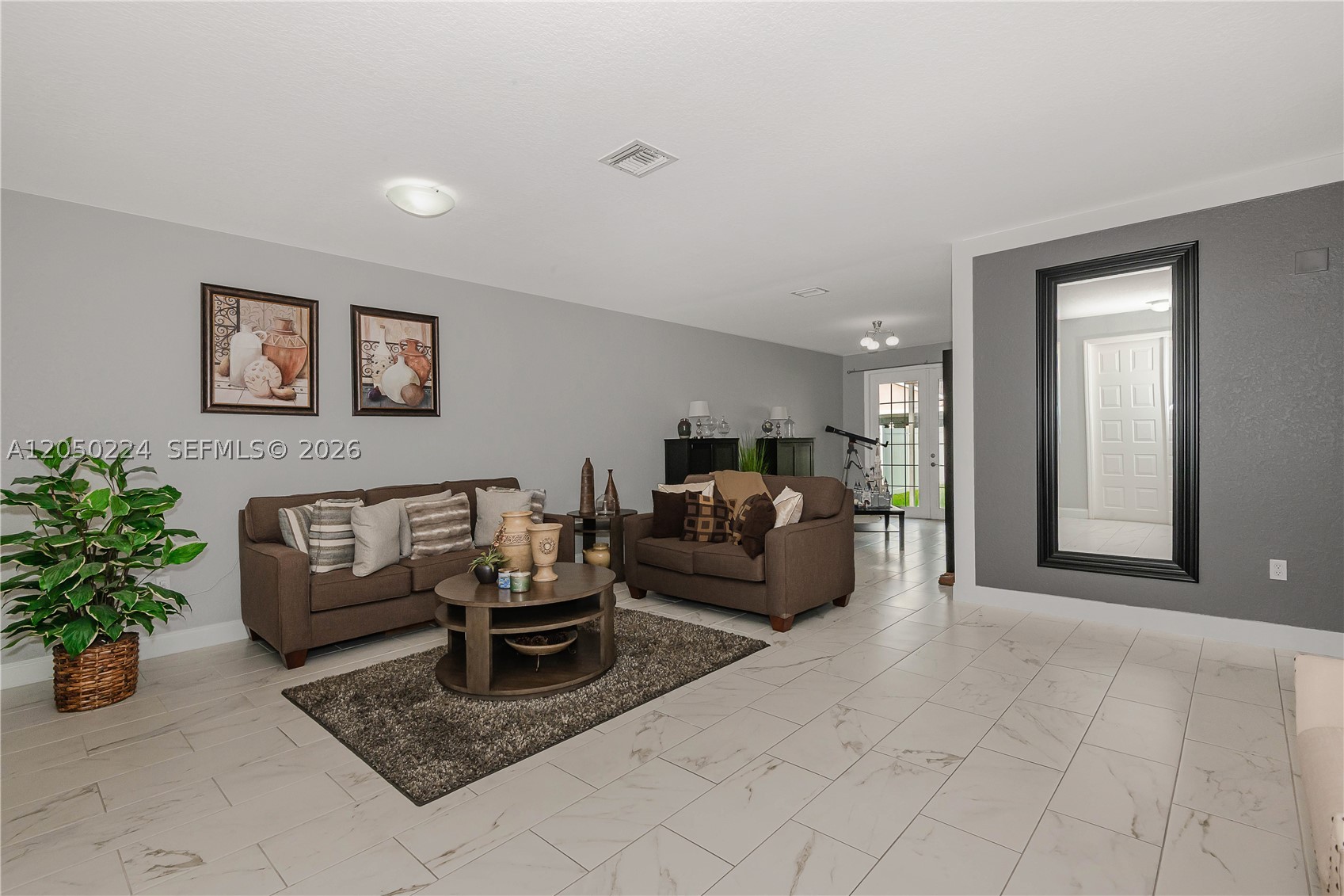 Miramar photo 3