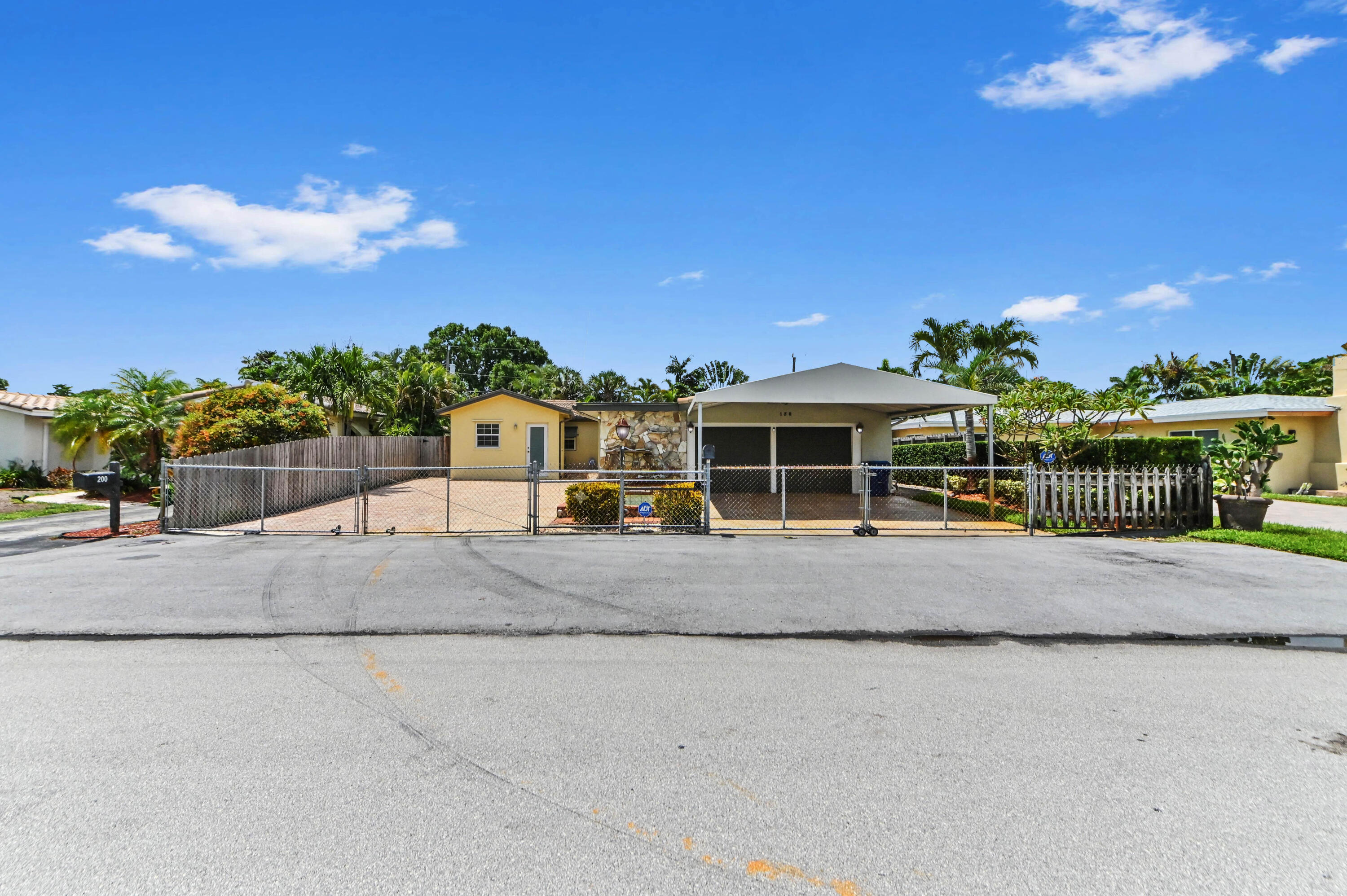 Wilton Manors photo 2