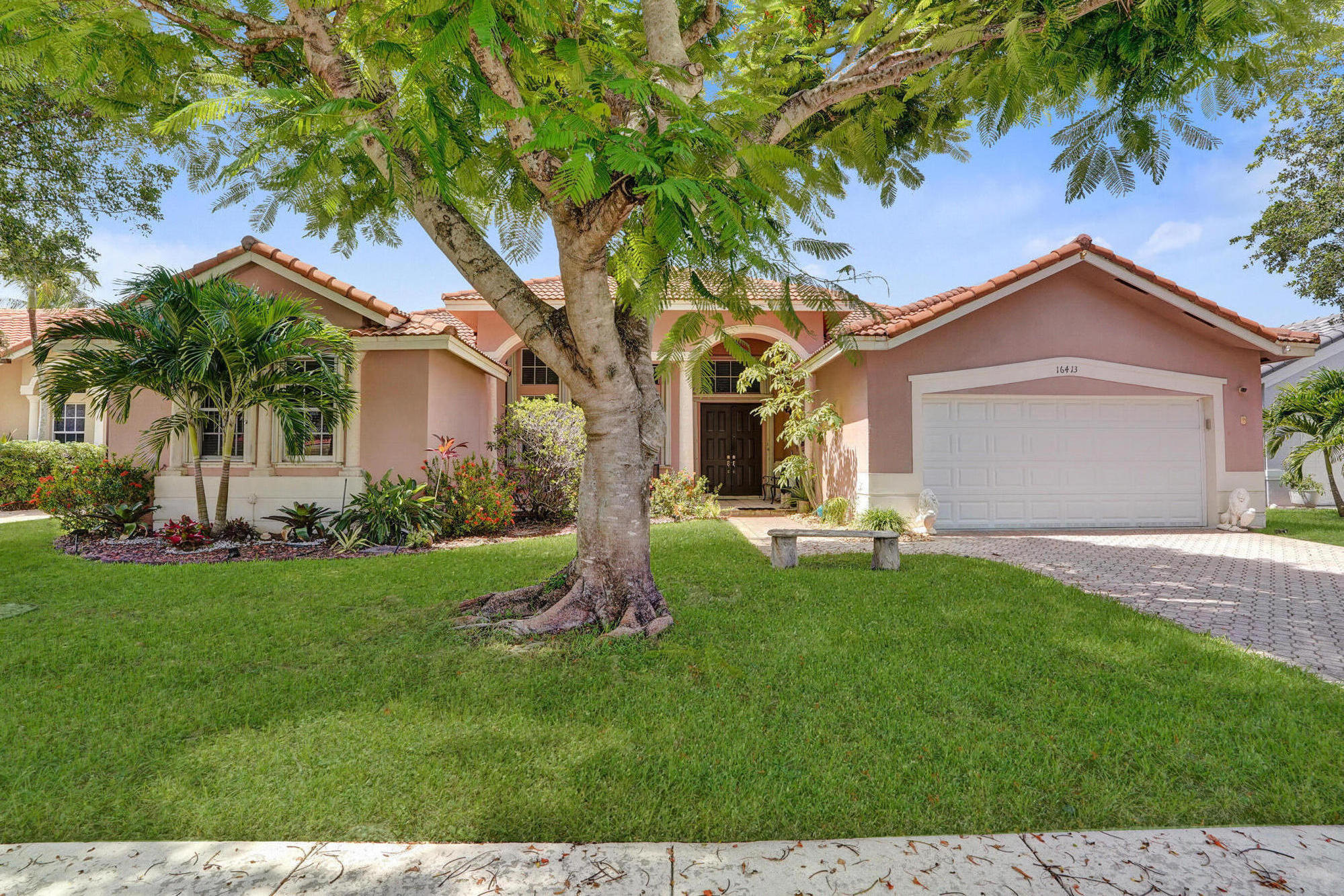 Pembroke Pines photo 2