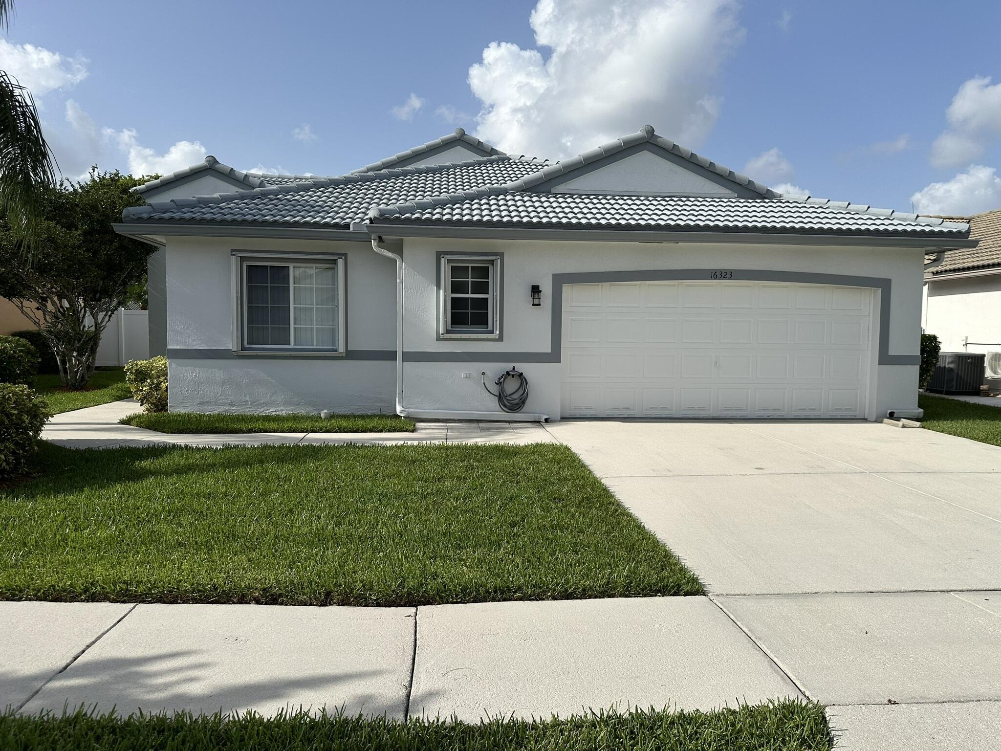 Pembroke Pines photo 1