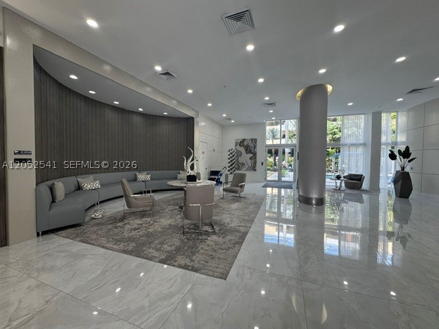 Aventura photo 2