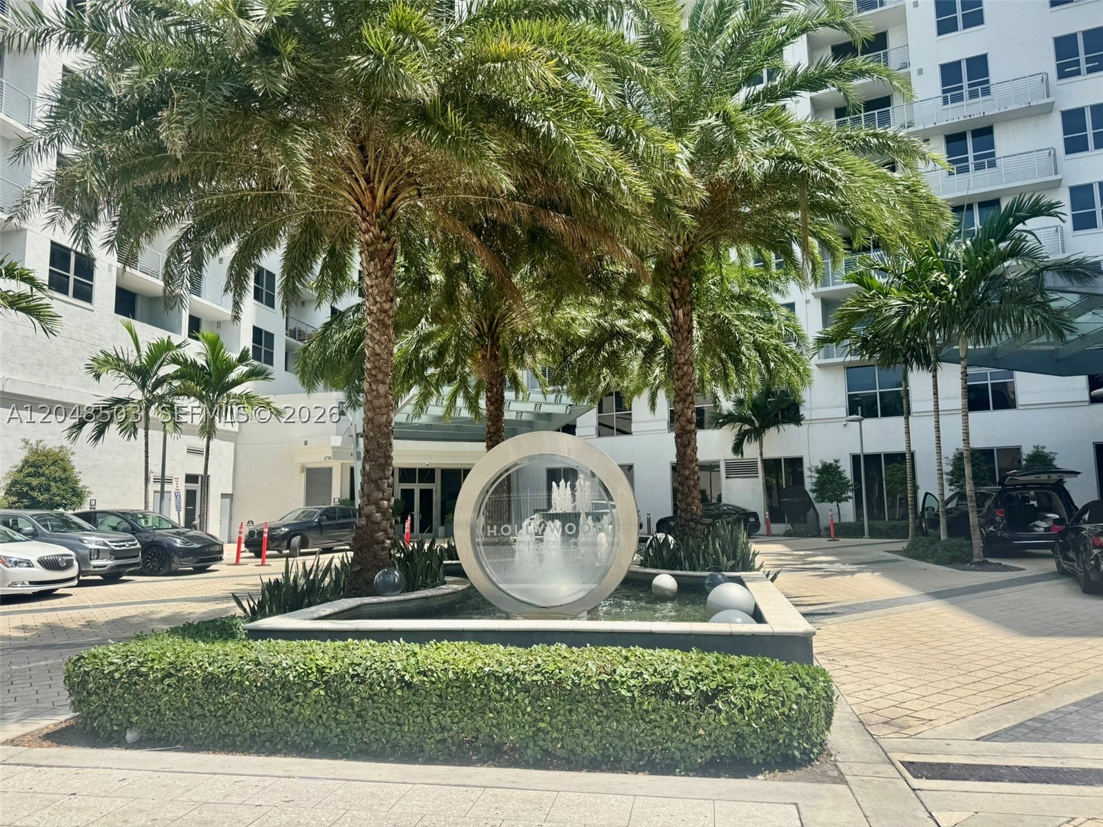 Hollywood photo 1