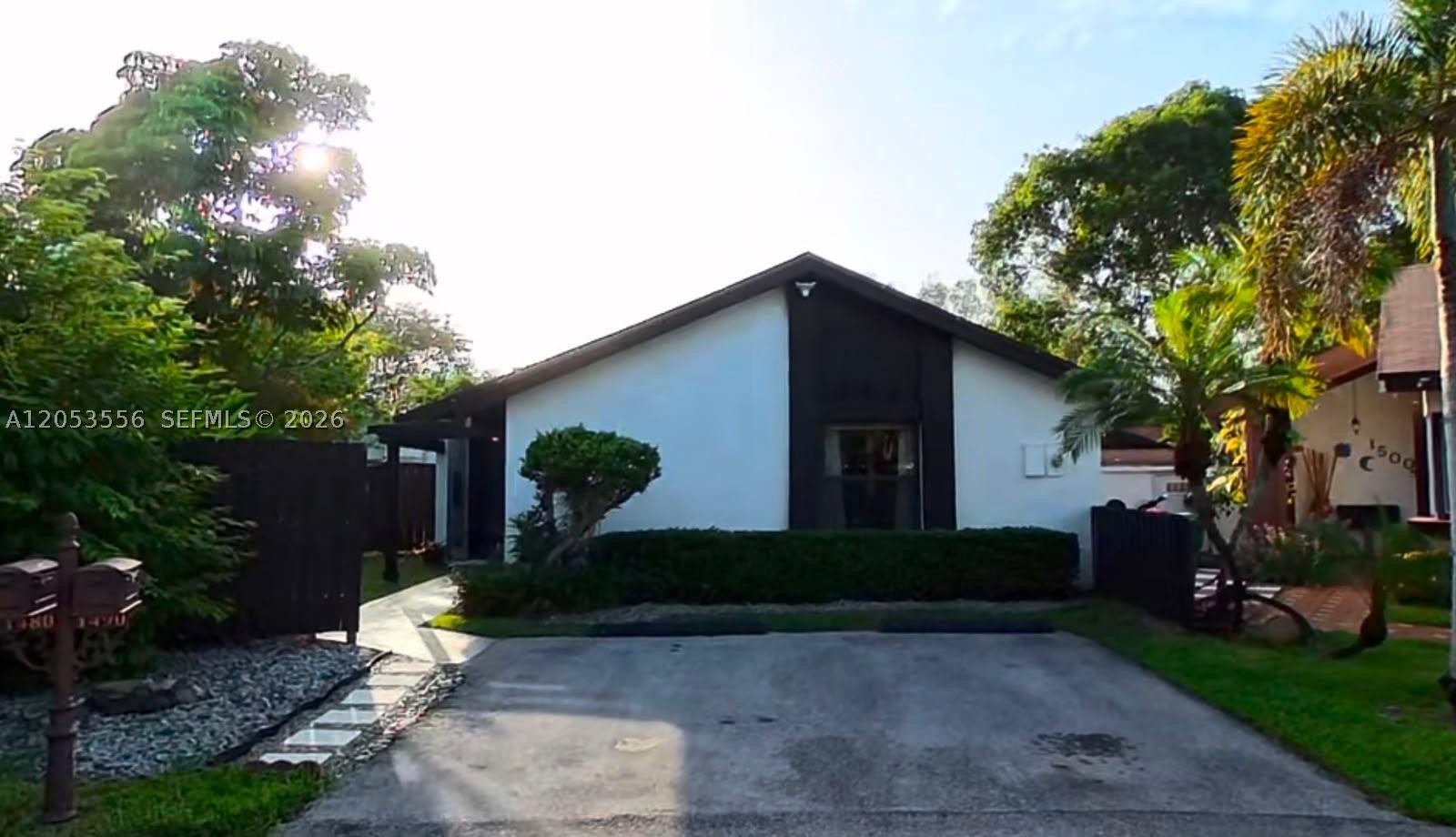 Pembroke Pines photo 1