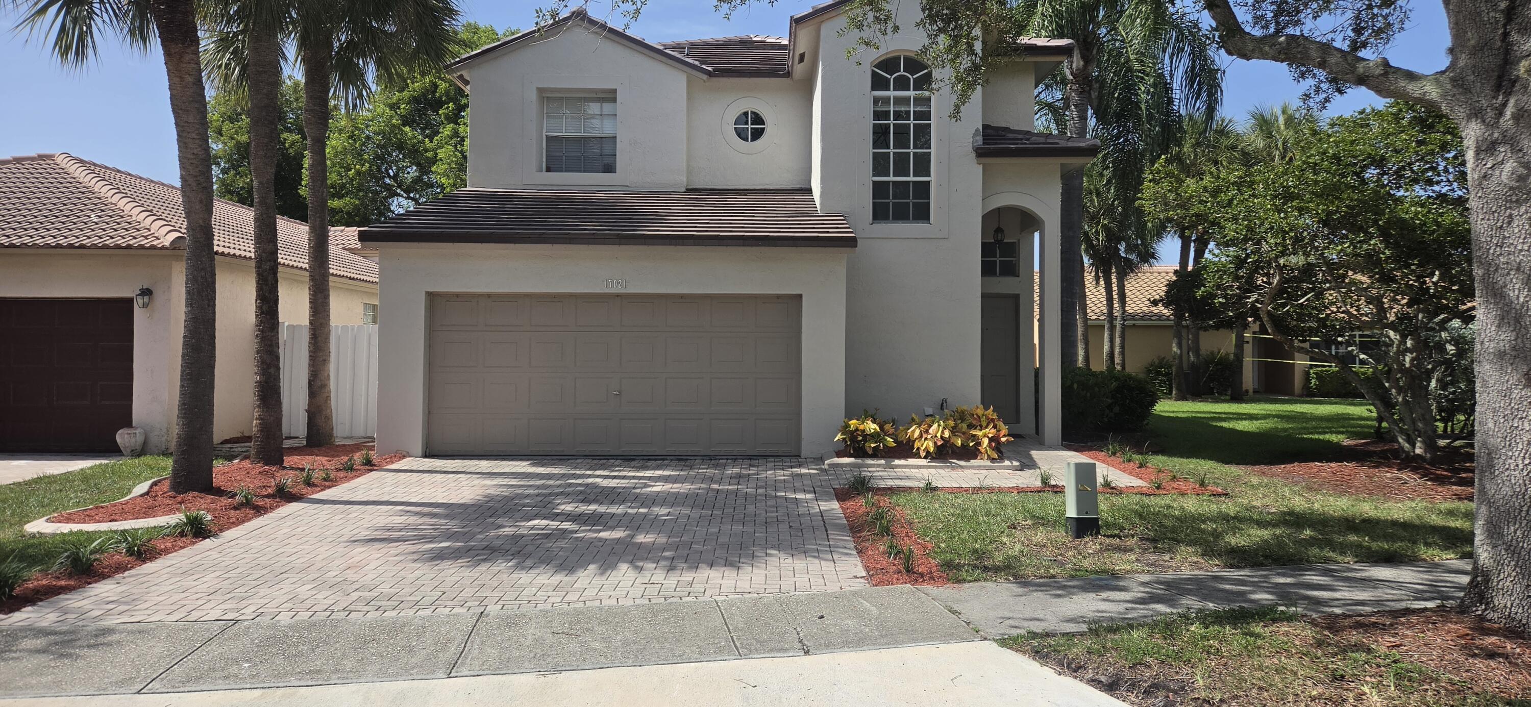 Pembroke Pines photo 1