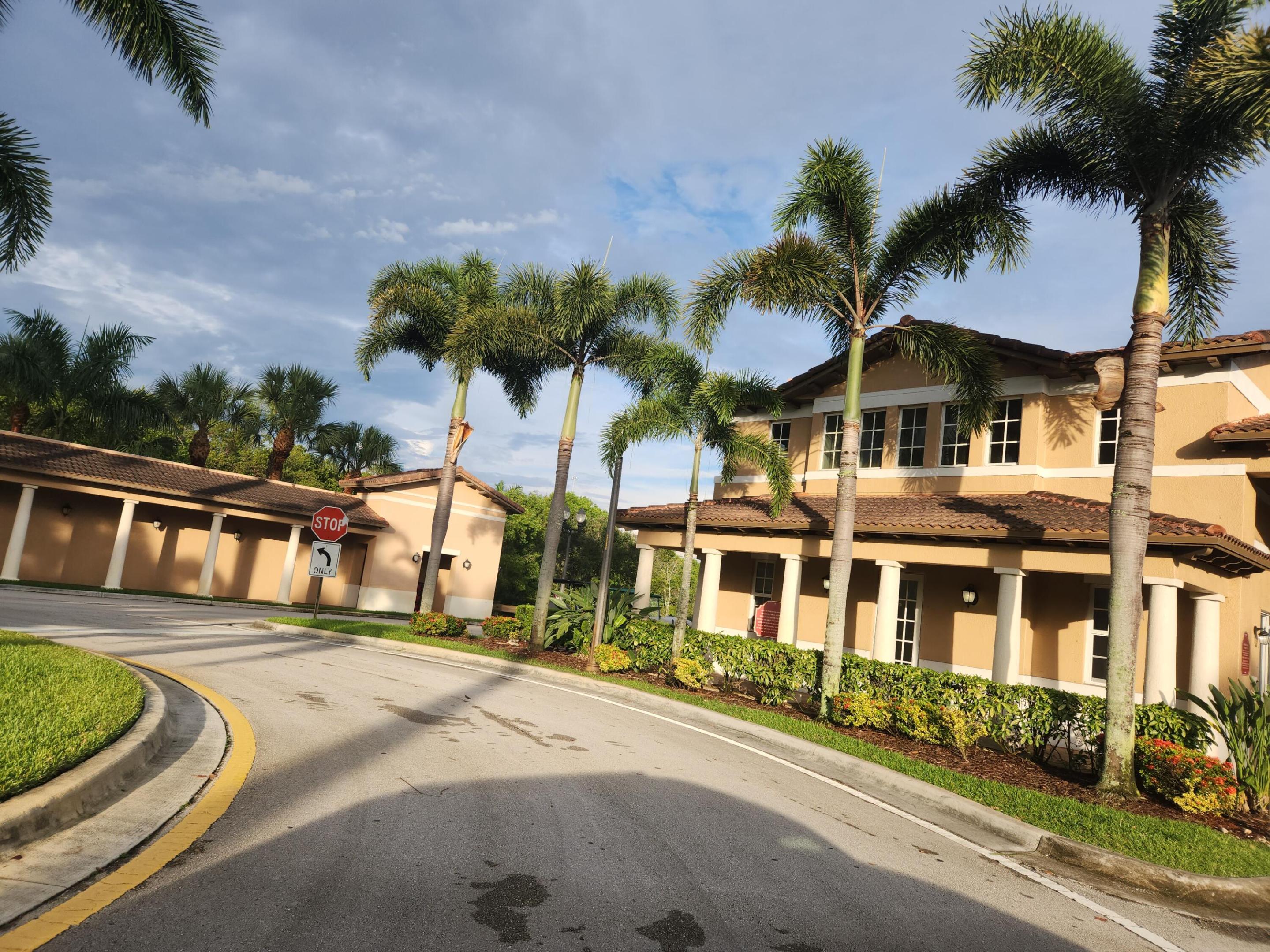 Pembroke Pines photo 2
