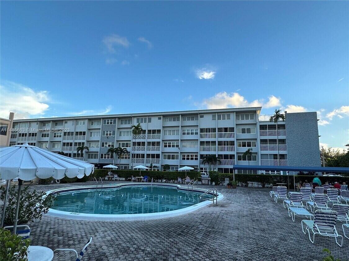 Hallandale Beach photo 4