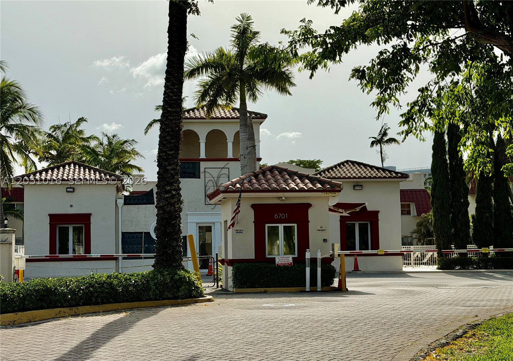Pinecrest photo 2