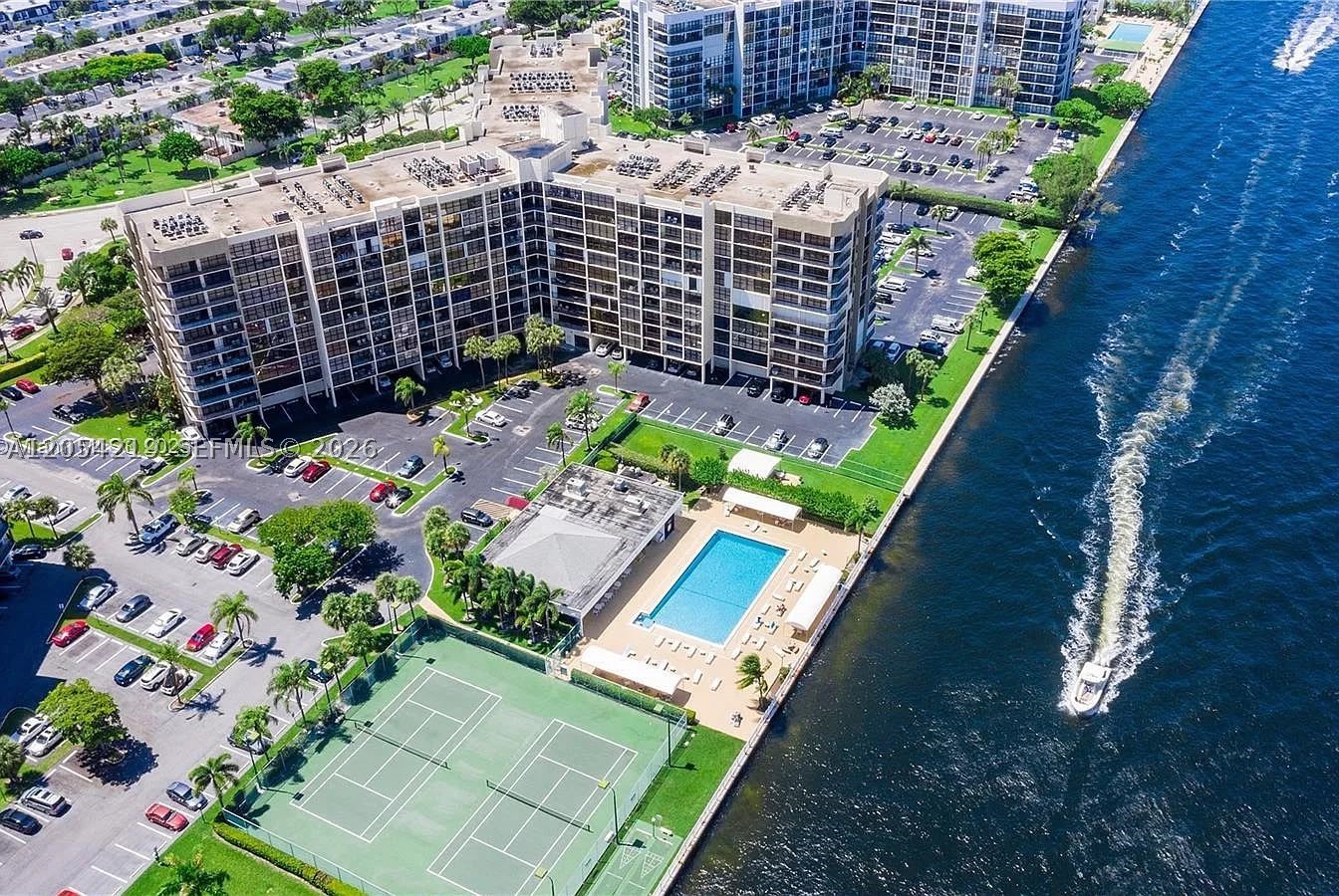 Hallandale Beach photo 2
