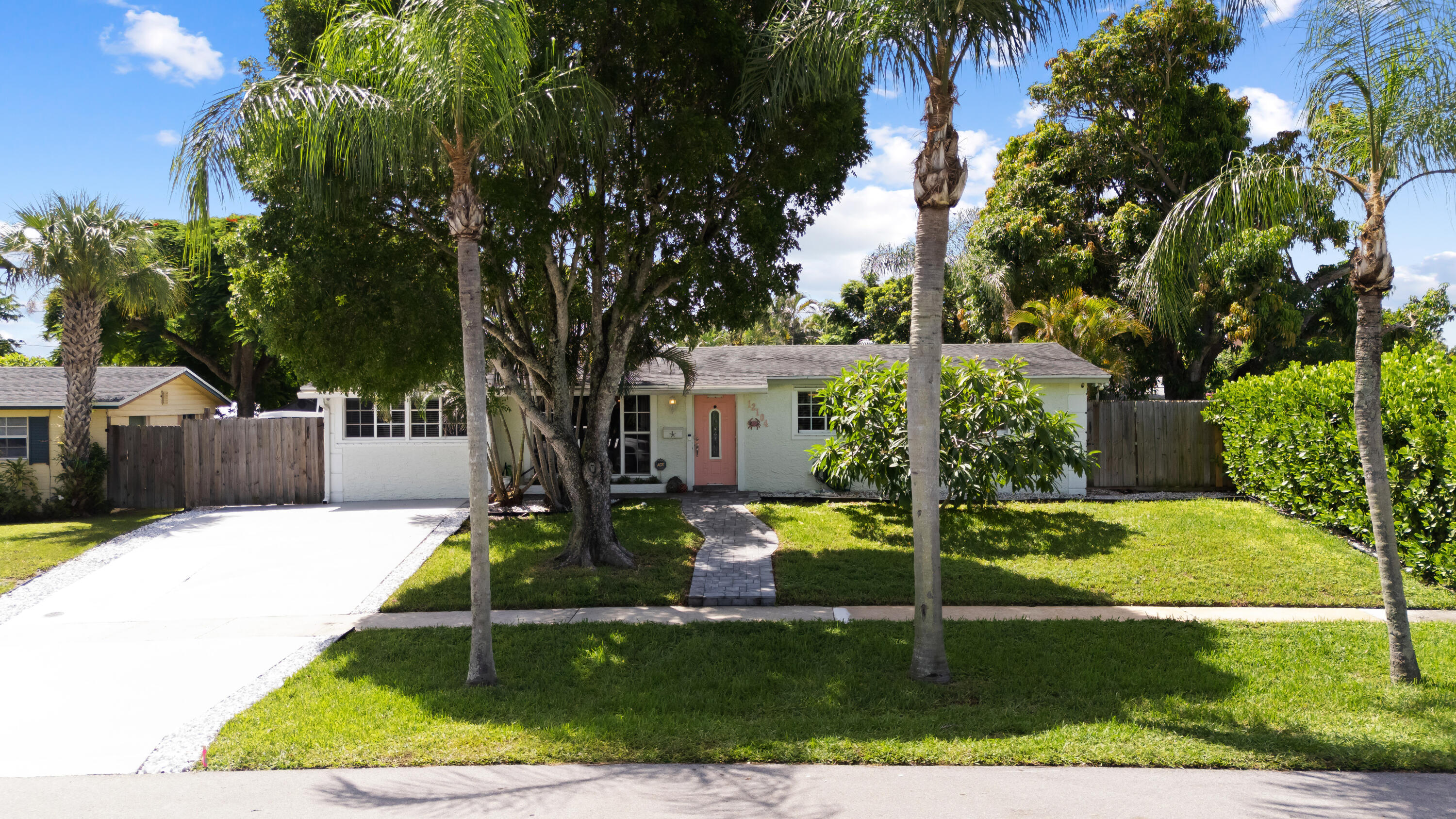 Palm Beach Gardens photo 2