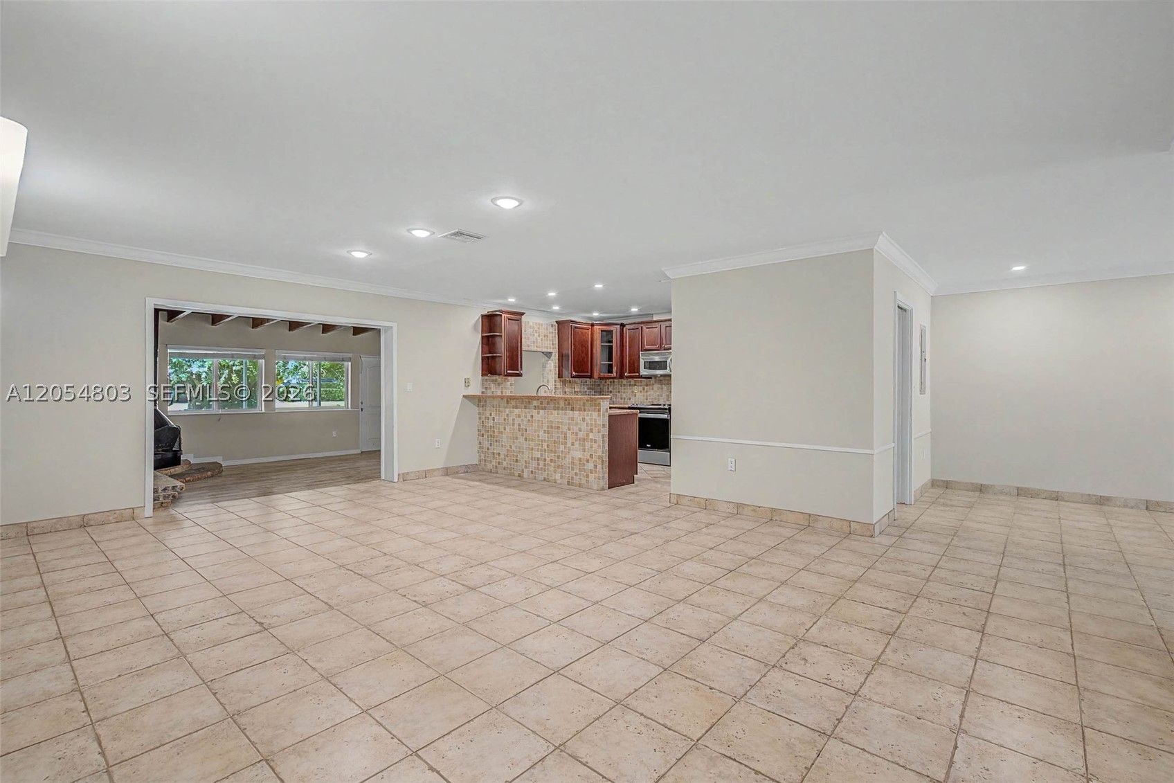 Pinecrest photo 3
