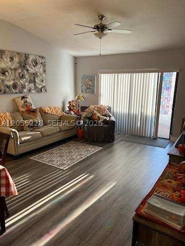 Pembroke Pines photo 1
