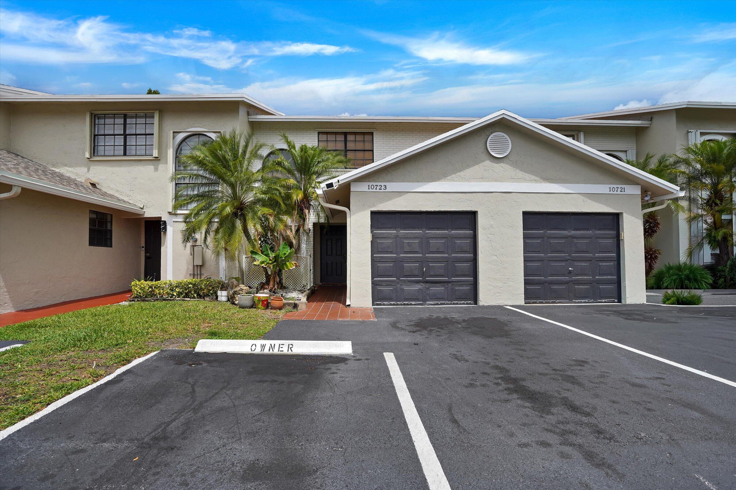 Pembroke Pines photo 1