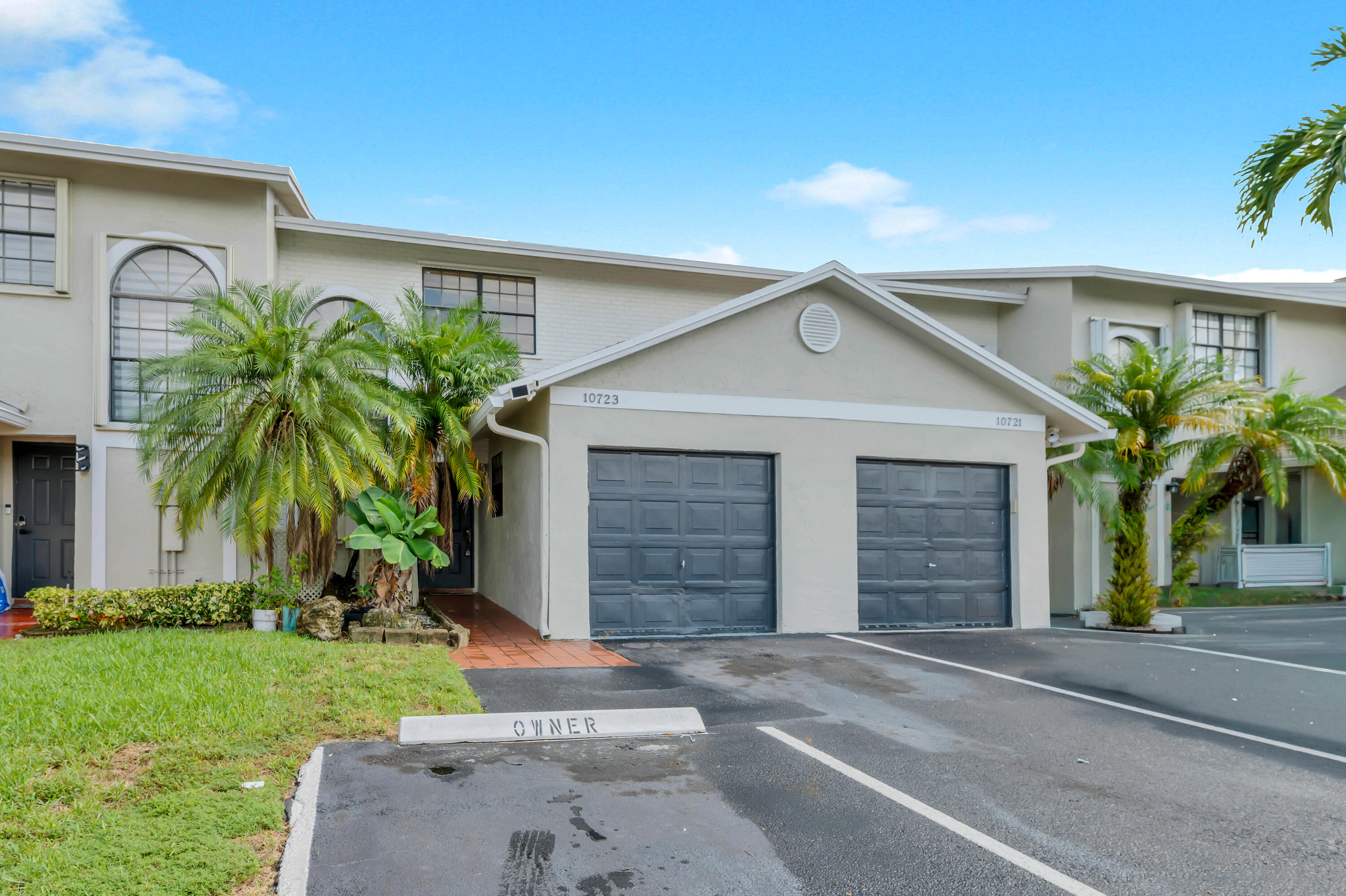 Pembroke Pines photo 2