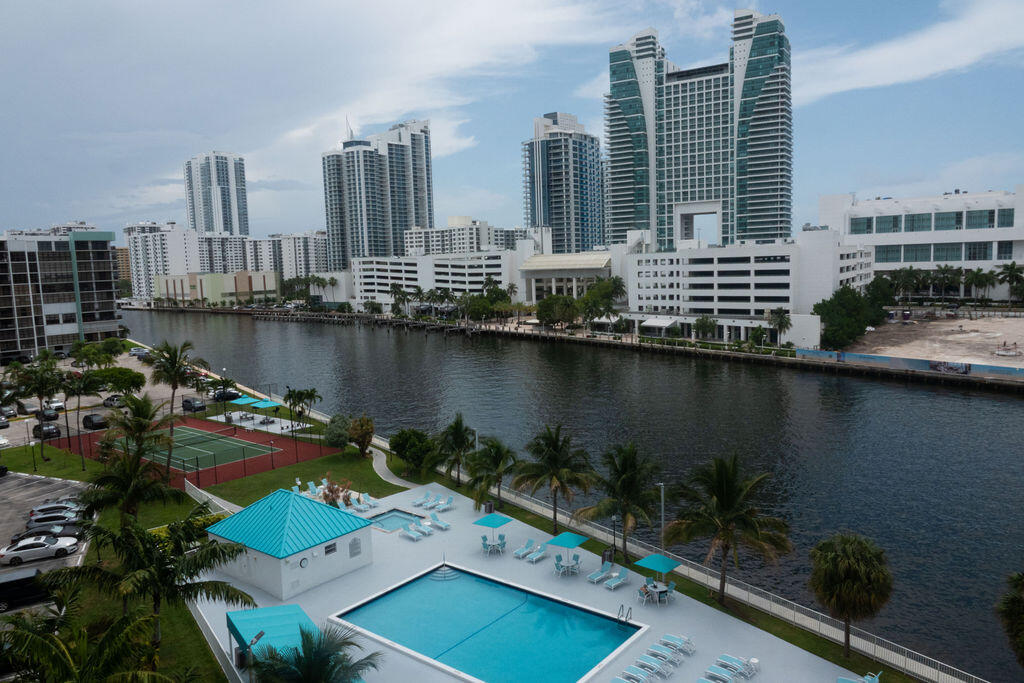 Hallandale Beach photo 1